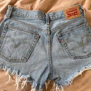 Size 4 Levi’s 501 shorts!